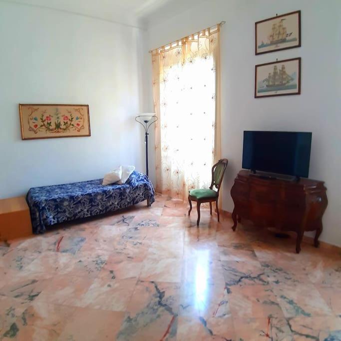 Gabry'S Home Three-Bedroom Big Apartment Near City Center & Train Station To Pisa And Florence & Ferries To Sardegna Corsica Livorno Bagian luar foto