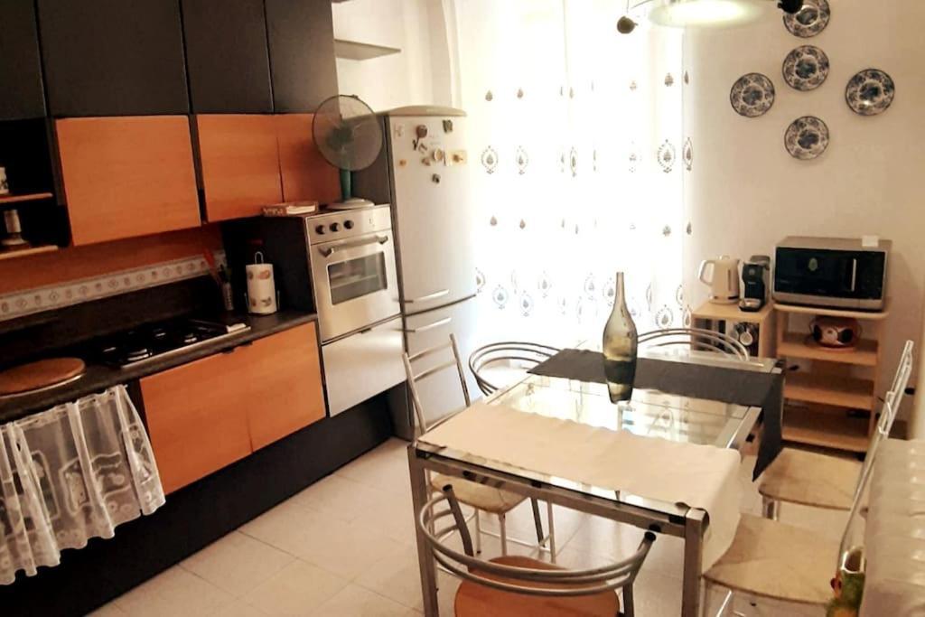 Gabry'S Home Three-Bedroom Big Apartment Near City Center & Train Station To Pisa And Florence & Ferries To Sardegna Corsica Livorno Bagian luar foto