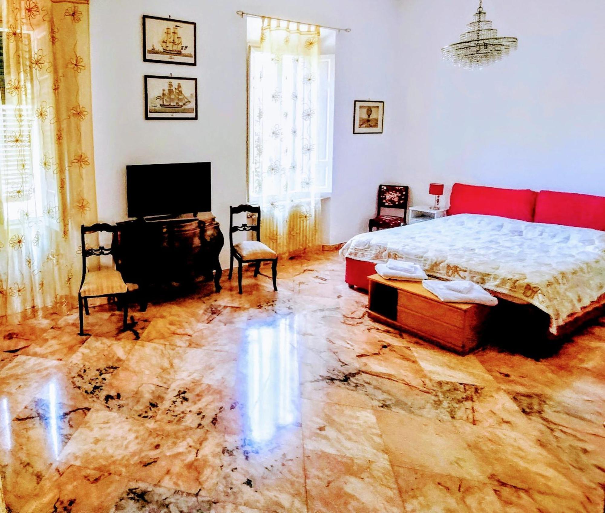 Gabry'S Home Three-Bedroom Big Apartment Near City Center & Train Station To Pisa And Florence & Ferries To Sardegna Corsica Livorno Bagian luar foto